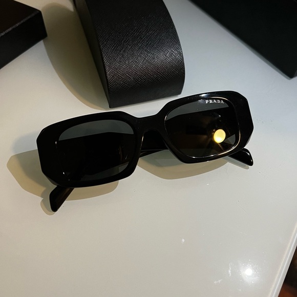 Prada Sunglasses brand new with box and case - Picture 4 of 4